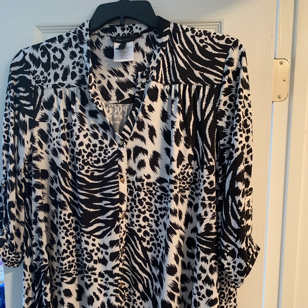 3/4 sleeve BCBG light weight button down.